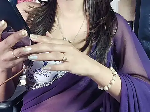 Snapshot of SongBird_01 chatting on 05-25-26, 04:13 SongBird 01 online show from 05-25-26, 04:13