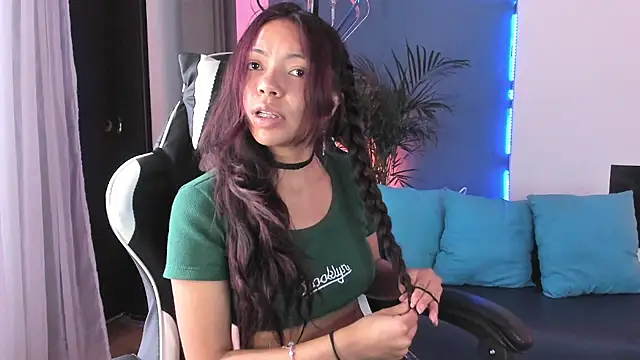 Snapshot of goddess_julieta chatting on 12-14-25, 04:12 goddess julieta online show from 12-14-25, 04:12