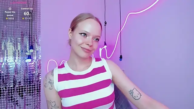 Snapshot of lucy_loy chatting on 12-19-25, 02:13 lucy loy online show from 12-19-25, 02:13