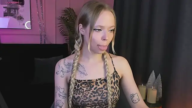 Snapshot of lucy_loy chatting on 01-14-26, 01:50 lucy loy online show from 01-14-26, 01:50