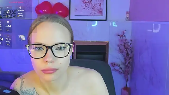 lucy loy online show from 02-08-26, 03:32