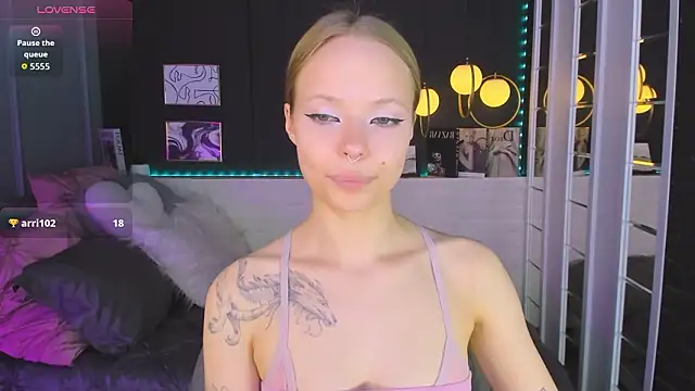 lucy loy online show from 03-08-26, 04:00