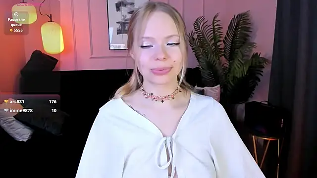 lucy loy online show from 04-25-26, 01:41