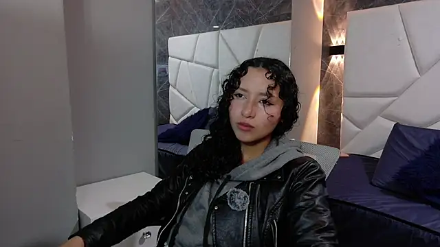 Snapshot of pettymoon1 chatting on 11-29-25, 11:35 pettymoon1 online show from 11-29-25, 11:35