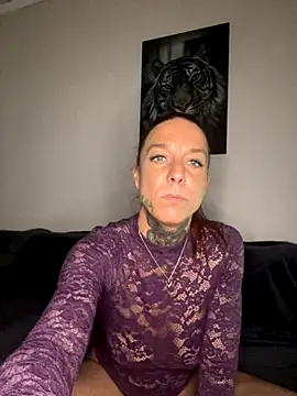 SexyInkedMiilfxx online show from 11-26-25, 12:17