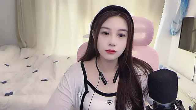 Snapshot of TTtia_ chatting on 12-23-25, 01:25 TTtia online show from 12-23-25, 01:25