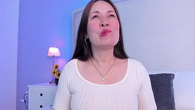 Snapshot of helen_larkin chatting on 02-24-26, 07:34 helen larkin online show from 02-24-26, 07:34