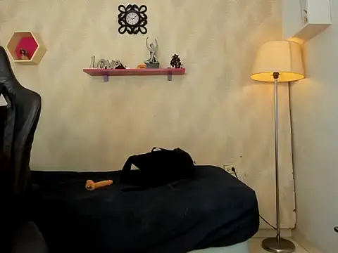 Snapshot of iam_milu19 chatting on 11-18-25, 07:40 iam milu19 online show from 11-18-25, 07:40