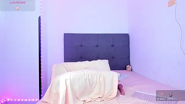 Snapshot of tessa__evans chatting on 02-04-26, 01:00 tessa evans online show from 02-04-26, 01:00