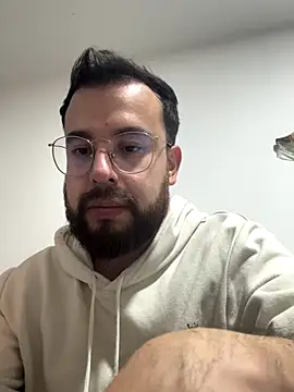 Snapshot of AlejoFernandez_ chatting on 11-20-25, 02:23 AlejoFernandez online show from 11-20-25, 02:23