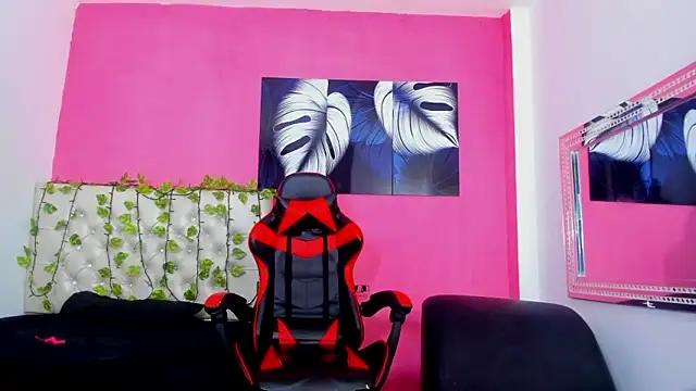 MiaAndTeylor online show from 11-20-25, 07:24