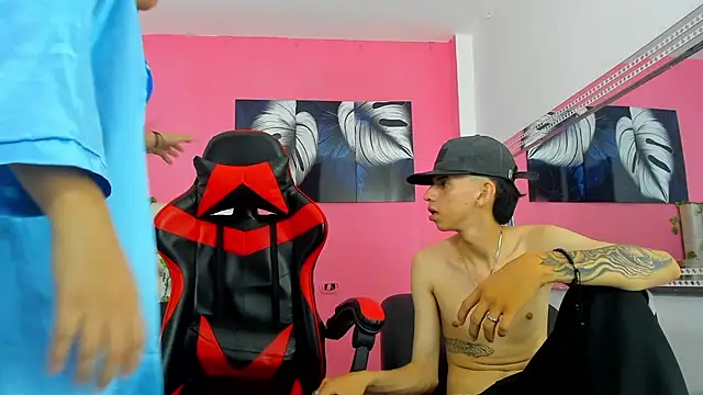 MiaAndTeylor online show from 11-22-25, 07:24