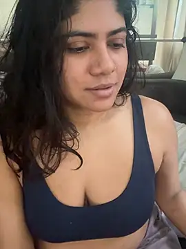 Snapshot of TiaBella_ chatting on 02-27-26, 04:07 TiaBella online show from 02-27-26, 04:07