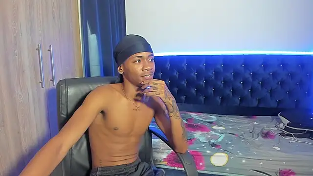 iteban boy online show from 11-19-25, 01:44