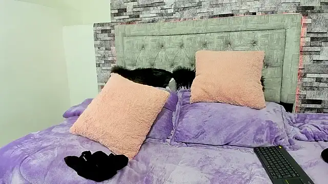 Anny willians online show from 11-25-25, 04:07