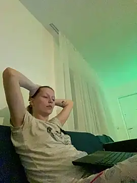 Snapshot of LexiSlimVIbe chatting on 12-17-25, 10:05 LexiSlimVIbe online show from 12-17-25, 10:05