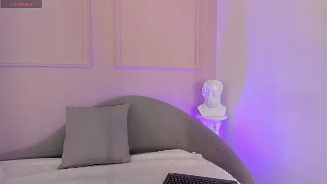 Snapshot of cleo_johnson chatting on 11-23-25, 08:41 cleo johnson online show from 11-23-25, 08:41