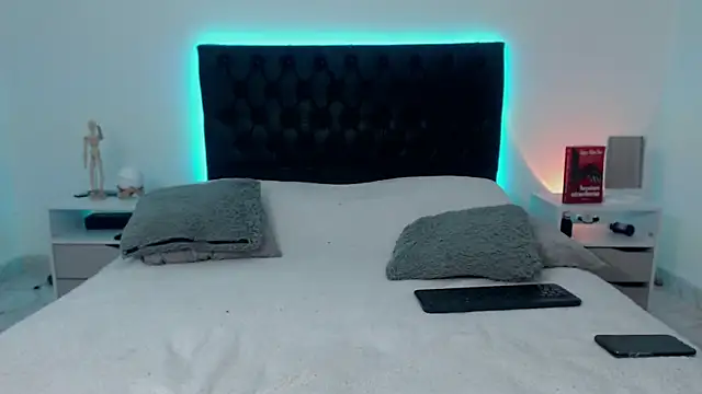 ray Weeed online show from 11-26-25, 01:17