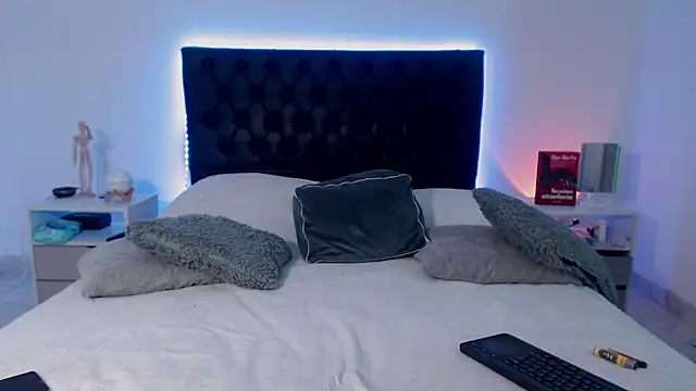 ray Weeed online show from 11-28-25, 10:34