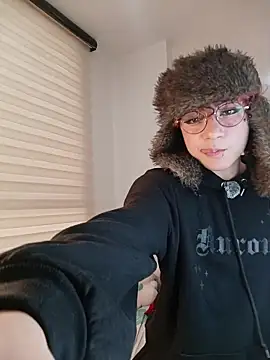 Snapshot of Apolo_Ushi chatting on 11-21-25, 09:24 Apolo Ushi online show from 11-21-25, 09:24