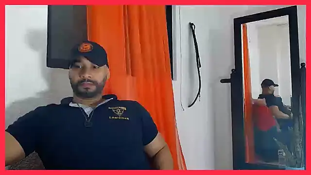 Snapshot of musclehetero chatting on 06-21-26, 04:09 musclehetero online show from 06-21-26, 04:09