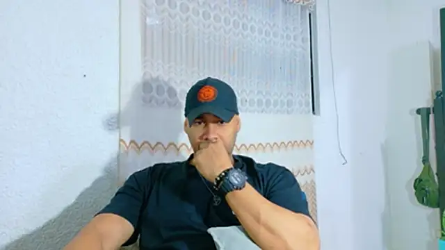 Snapshot of musclehetero chatting on 07-07-26, 10:52 musclehetero online show from 07-07-26, 10:52