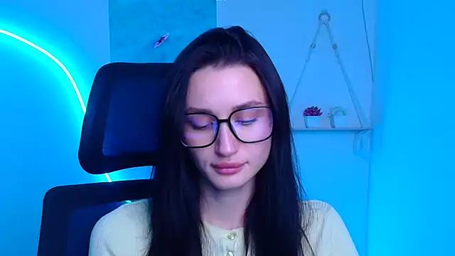 Stella XO online show from 12-19-25, 12:23