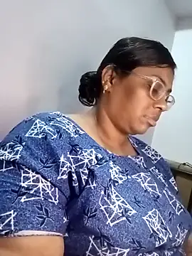 Riya-mallus online show from 11-28-25, 07:49