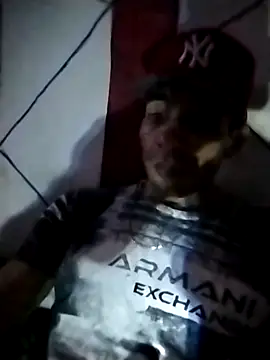 Snapshot of aletr15la chatting on 11-30-25, 05:44 aletr15la online show from 11-30-25, 05:44