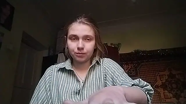 Snapshot of KikiBang chatting on 12-19-25, 10:33 KikiBang online show from 12-19-25, 10:33