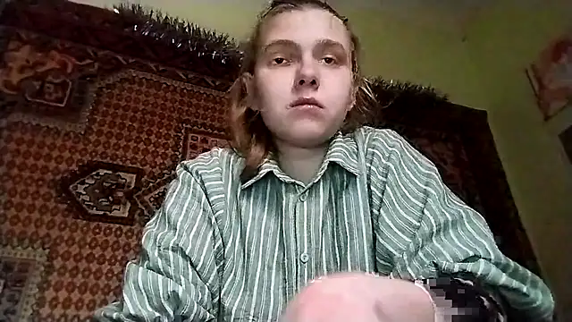 Snapshot of KikiBang chatting on 12-21-25, 10:22 KikiBang online show from 12-21-25, 10:22