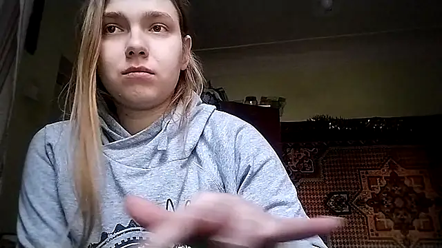 Snapshot of KikiBang chatting on 12-23-25, 08:45 KikiBang online show from 12-23-25, 08:45