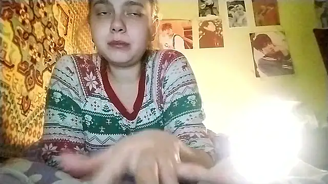 Snapshot of KikiBang chatting on 01-08-26, 08:44 KikiBang online show from 01-08-26, 08:44