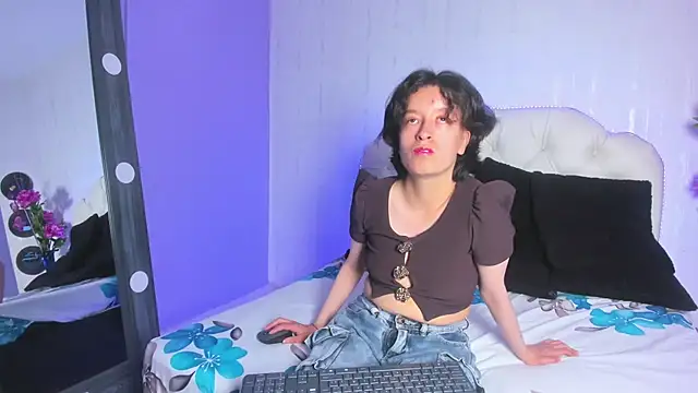 Snapshot of CoralAndOcean_ chatting on 12-20-25, 05:53 CoralAndOcean online show from 12-20-25, 05:53