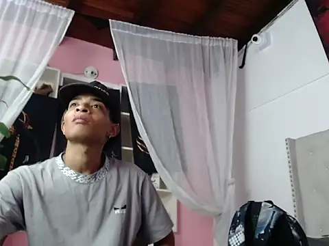 Snapshot of crissex3 chatting on 03-09-26, 01:15 crissex3 online show from 03-09-26, 01:15