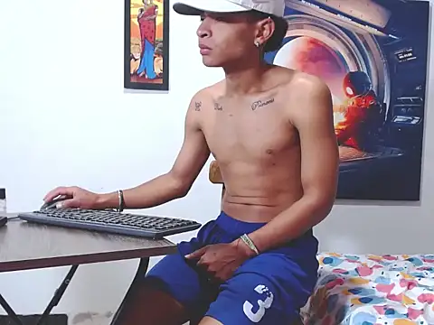 Snapshot of crissex3 chatting on 03-11-26, 02:01 crissex3 online show from 03-11-26, 02:01