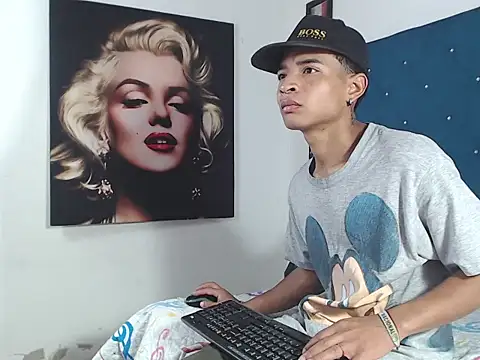 Snapshot of crissex3 chatting on 03-19-26, 12:31 crissex3 online show from 03-19-26, 12:31