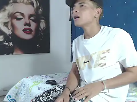 Snapshot of crissex3 chatting on 03-20-26, 07:30 crissex3 online show from 03-20-26, 07:30