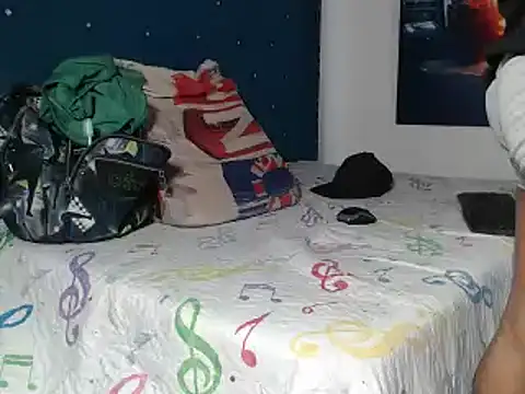 Snapshot of crissex3 chatting on 04-10-26, 12:21 crissex3 online show from 04-10-26, 12:21