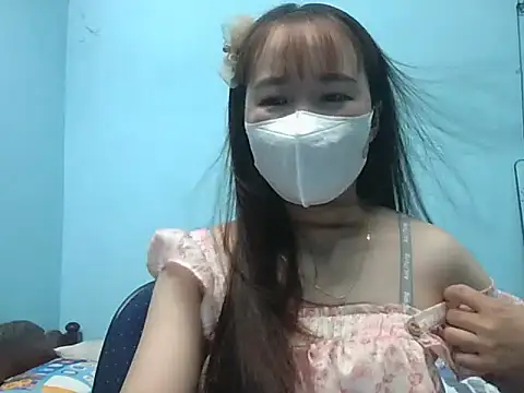Snapshot of LinhChi09 chatting on 06-17-26, 03:31 LinhChi09 online show from 06-17-26, 03:31