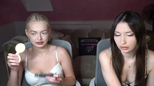 Snapshot of Liza_Mur chatting on 11-23-25, 03:12 Liza Mur online show from 11-23-25, 03:12