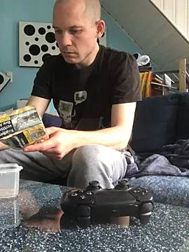 Spielzeugtwink online show from 07-25-26, 04:04