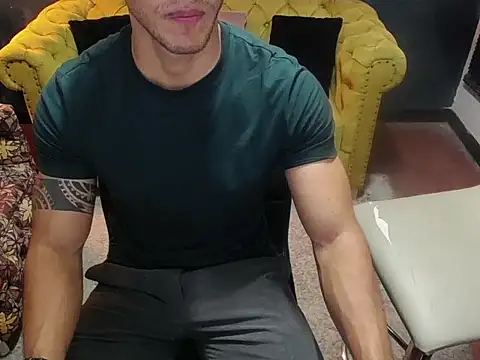 Snapshot of tayler_luke chatting on 12-21-25, 01:13 tayler luke online show from 12-21-25, 01:13