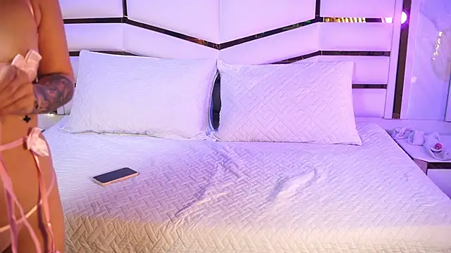 Snapshot of luciana_agudelo chatting on 12-20-25, 07:43 luciana agudelo online show from 12-20-25, 07:43