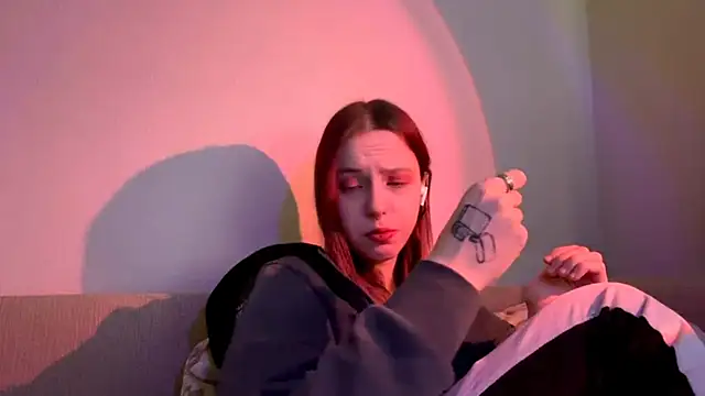 Snapshot of LulyClouds chatting on 11-21-25, 09:08 LulyClouds online show from 11-21-25, 09:08