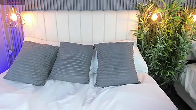 Snapshot of JulianaCord_ chatting on 11-26-25, 06:03 JulianaCord online show from 11-26-25, 06:03