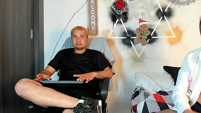 StephaniaAndRandy online show from 12-19-25, 01:18