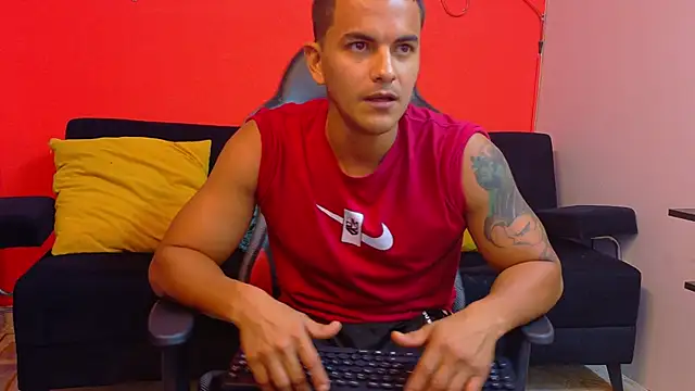 Snapshot of Niko_Hala chatting on 11-21-25, 09:57 Niko Hala online show from 11-21-25, 09:57