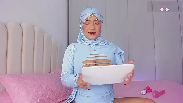 Snapshot of Amira-Zahra chatting on 02-28-26, 09:32 Amira-Zahra online show from 02-28-26, 09:32