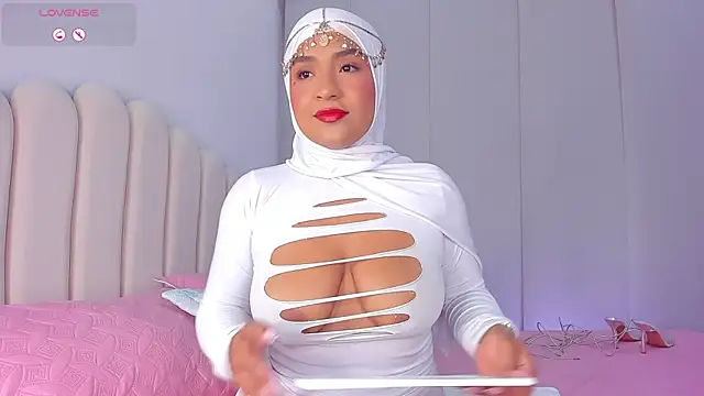 Amira-Zahra online show from 06-15-26, 10:12
